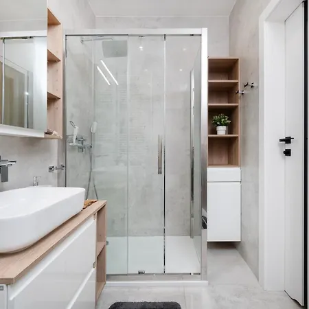 Apartment Manufaktura - Parking & Balcony - By Rentujemy Lodz