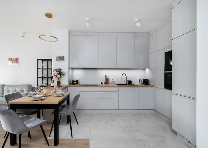 Manufaktura - Parking & Balcony - By Rentujemy Łódź